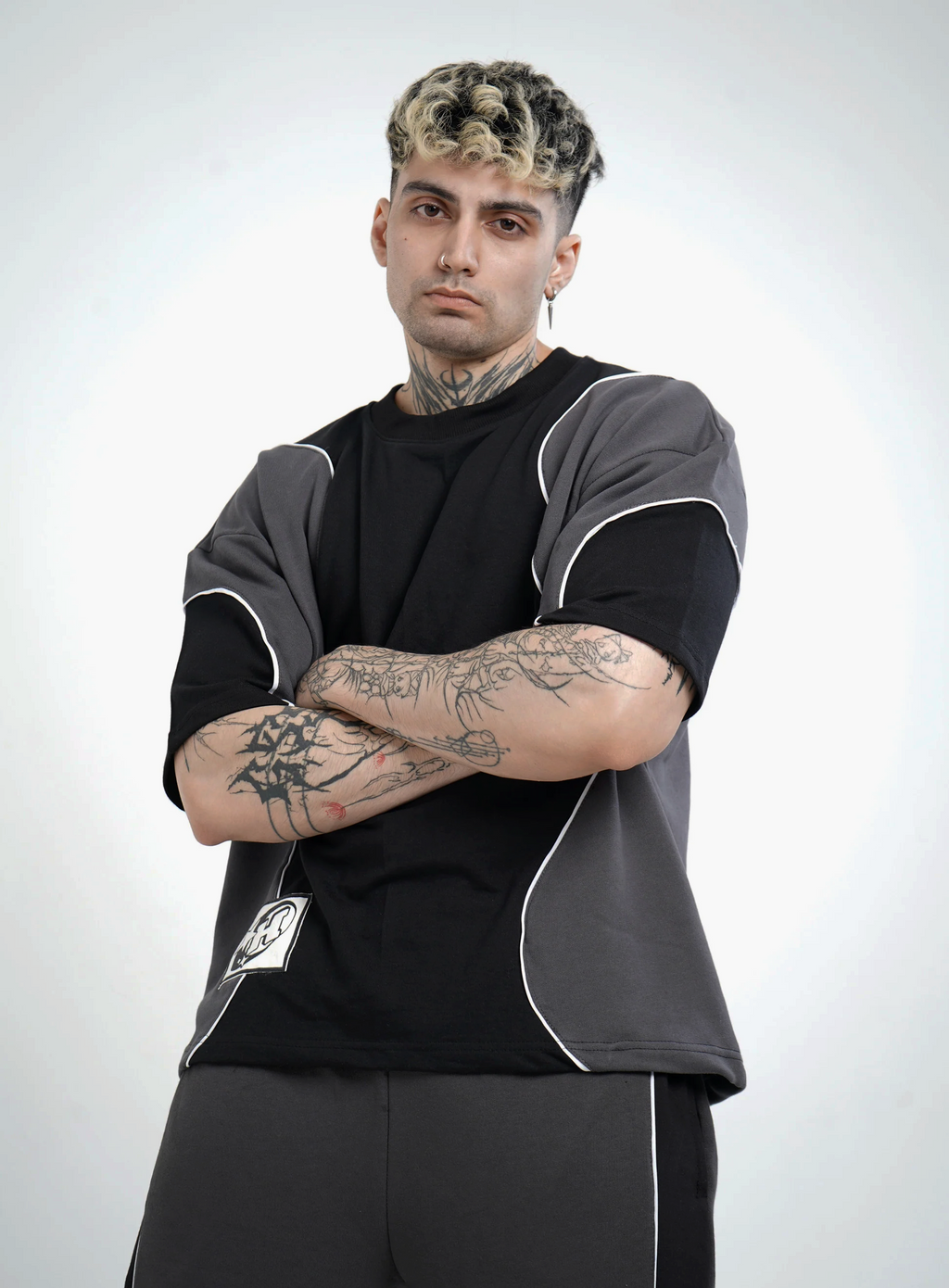 Haze Runner Black Hymns Wear – styling shot, sizes S–XXL
