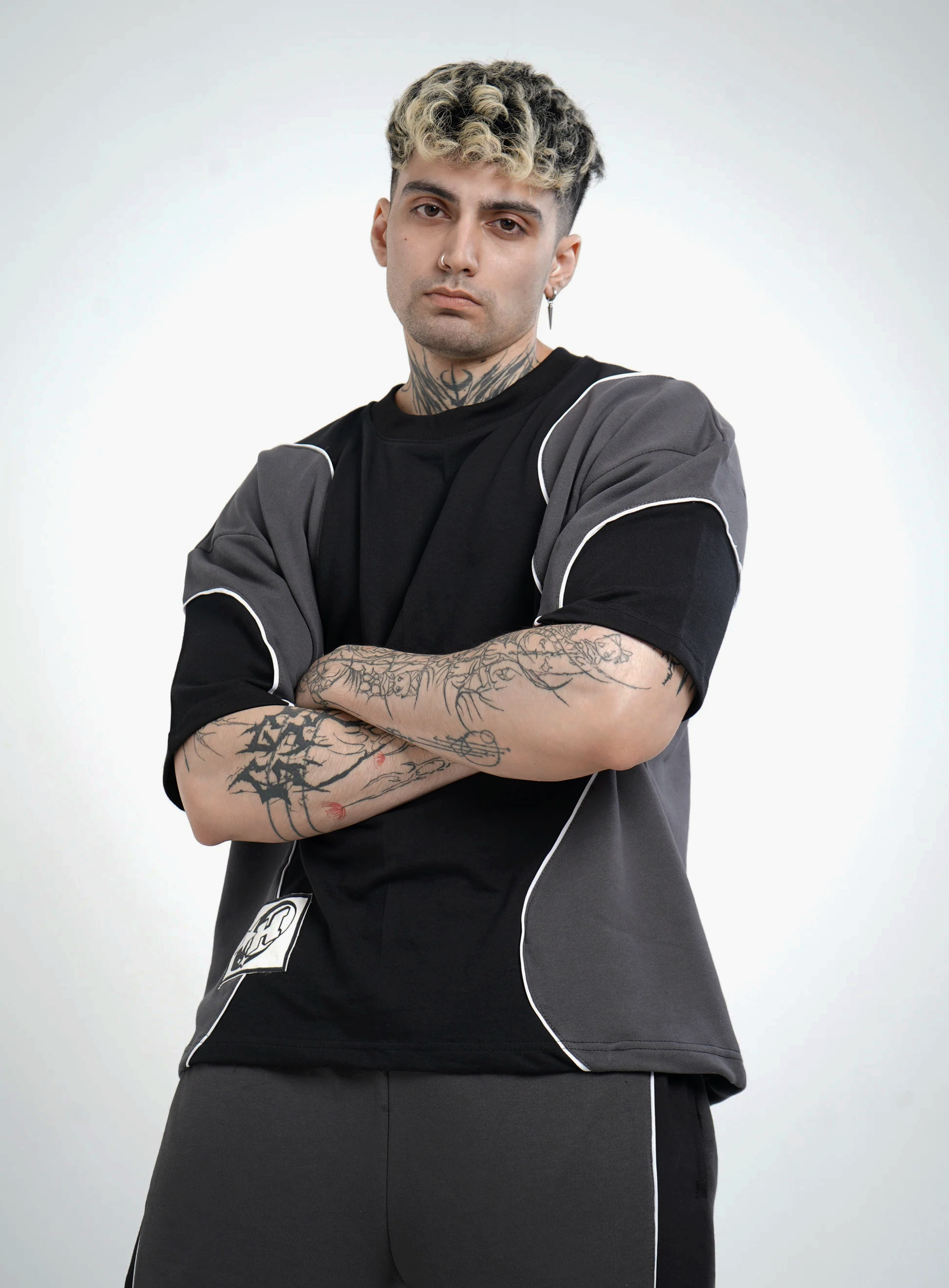 Haze Runner Black Hymns Wear – styling shot, sizes S–XXL